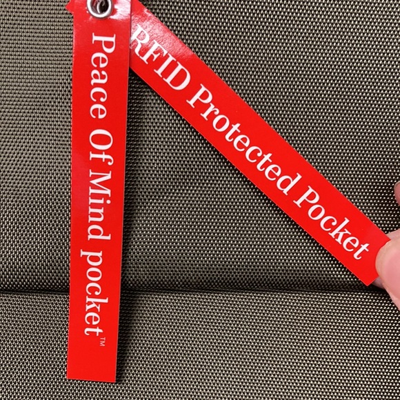 Samantha Brown Travel Tote Camo Trim NWOT Lots of Pockets RFID protected pocket - Picture 8 of 12